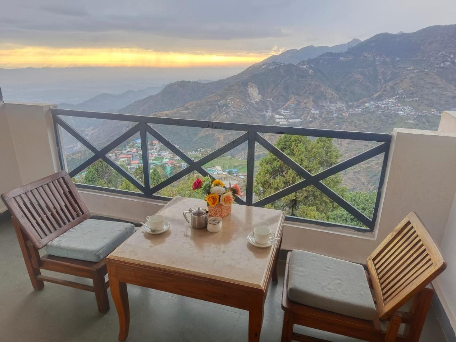 Green N Breeze Resorts Mussoorie Esterno foto
